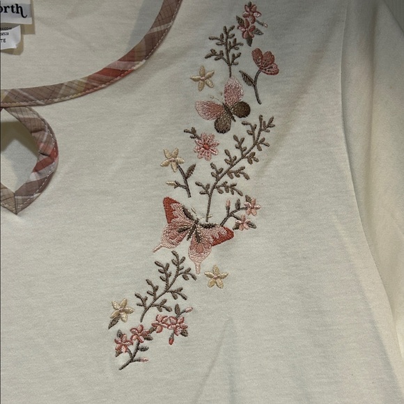 NWT BonWorth Women's Cream Embroidered Floral & Butterfly Tee - Picture 7 of 12